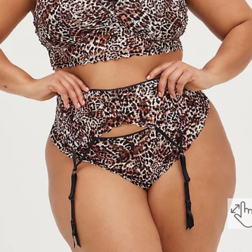Torrid Size 3/4 Strappy Leopard Lace Garter Belt NWT